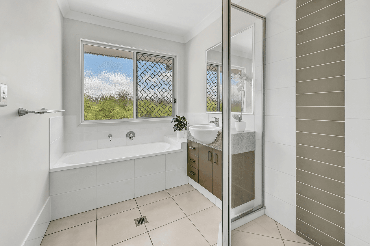 1/112 Wunburra Circle, PACIFIC PINES, QLD 4211