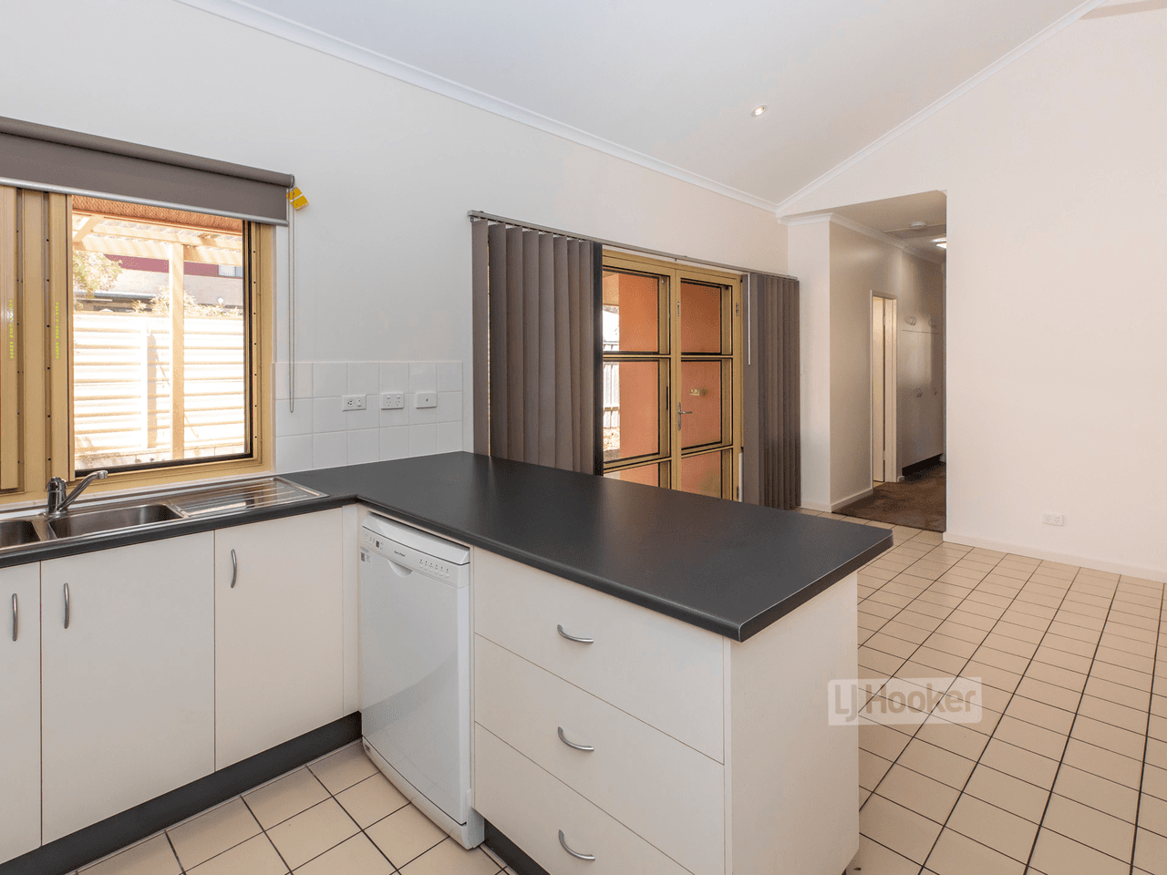 14 Clough Place, MOUNT JOHNS, NT 0874