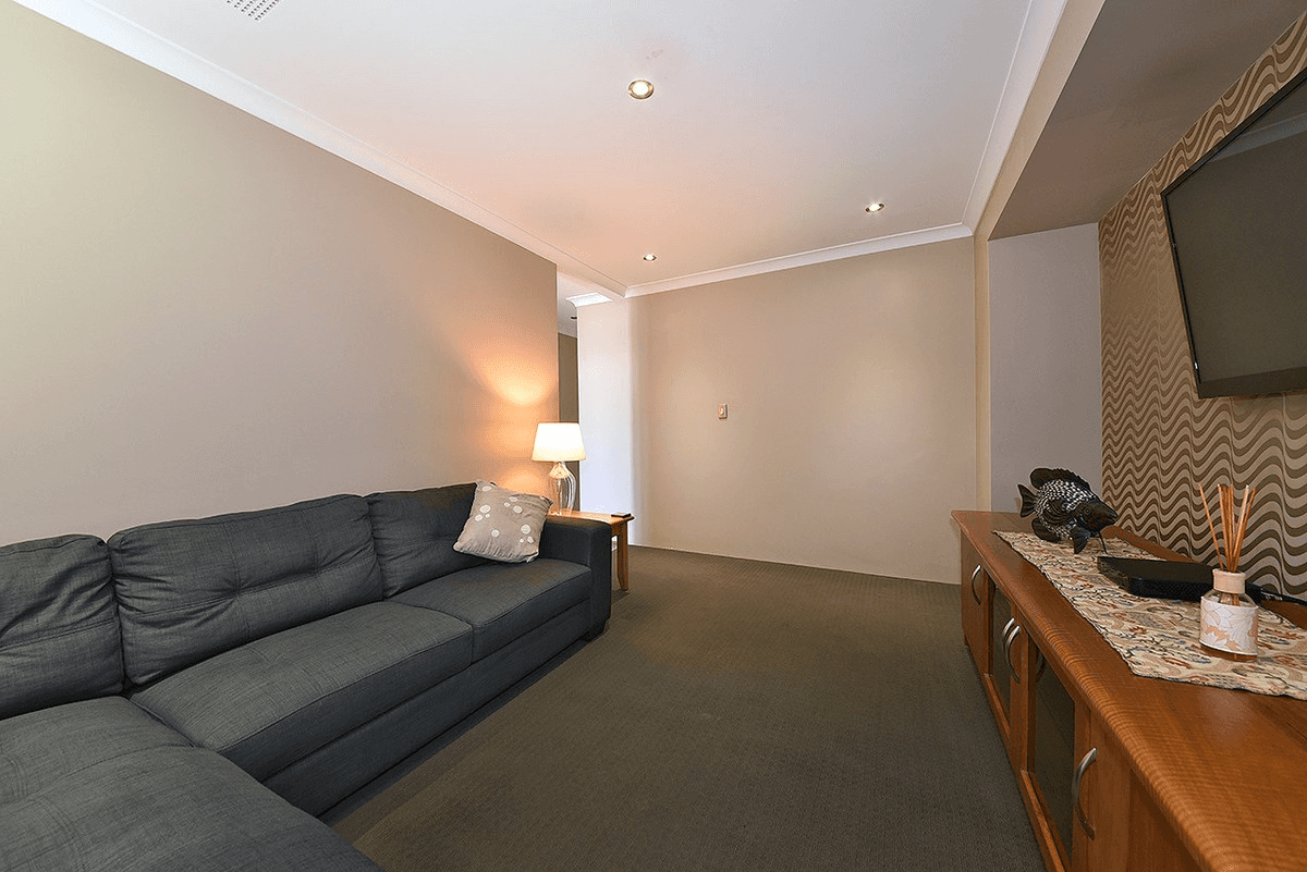 6 Clew Way, Jindalee, WA 6036