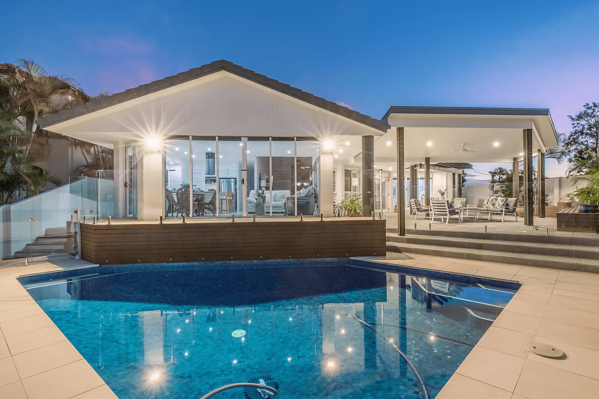 2 San Simeon Drive, Clear Island Waters, QLD 4226