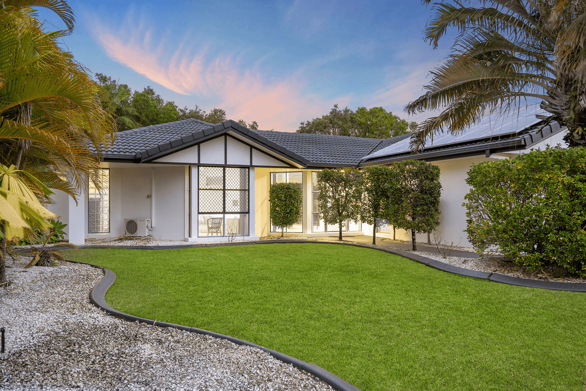 45 Lakeshore Drive, HELENSVALE, QLD 4212