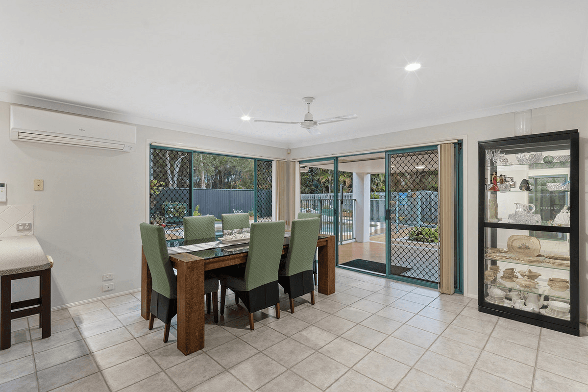 45 Lakeshore Drive, HELENSVALE, QLD 4212