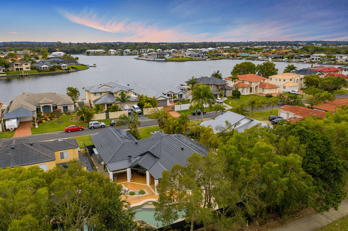 45 Lakeshore Drive, HELENSVALE, QLD 4212