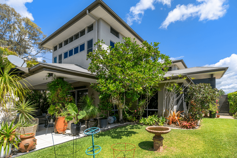 9 Fleetwood Court, HELENSVALE, QLD 4212