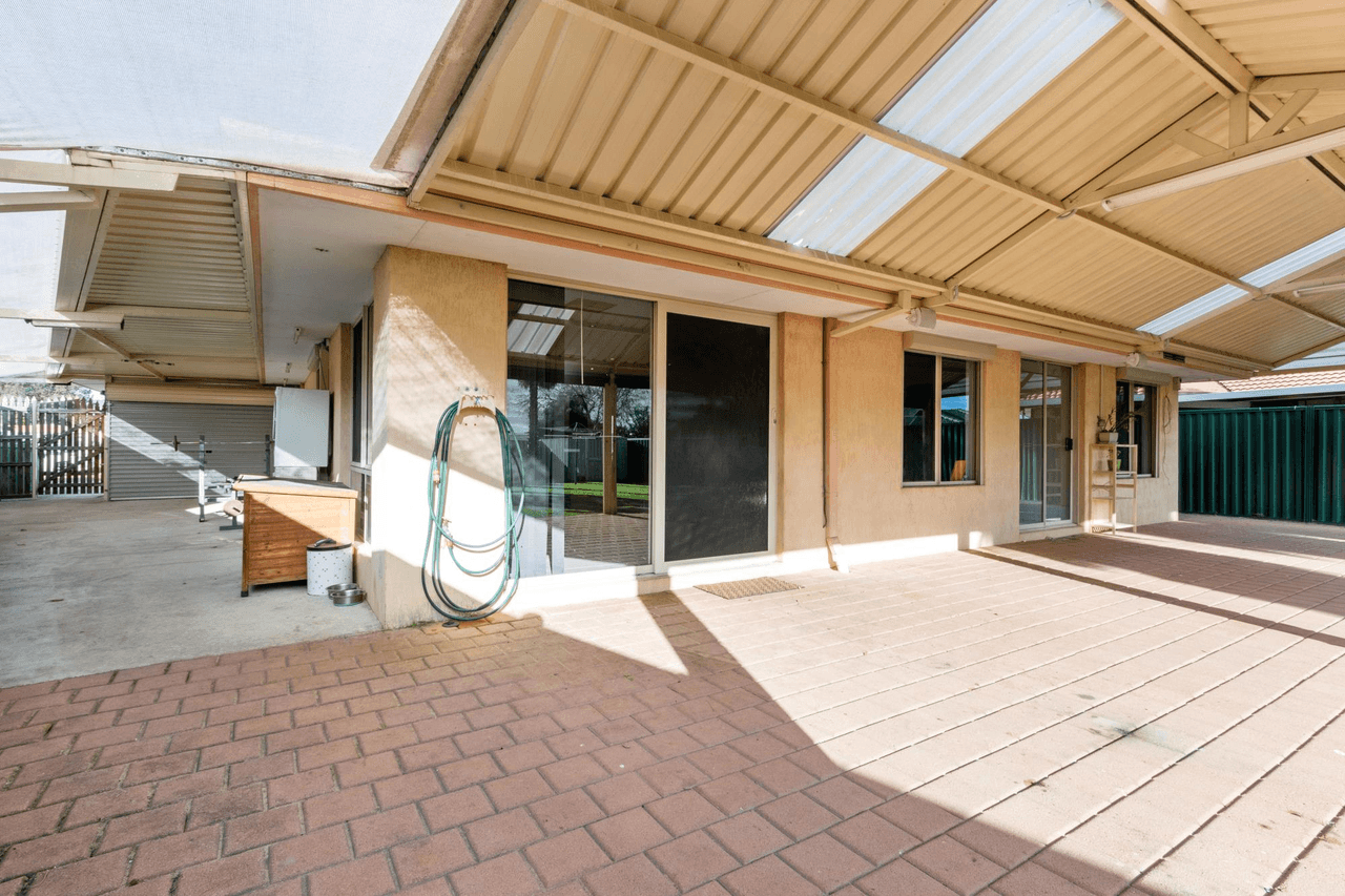 12 Cranberry Way, KENWICK, WA 6107