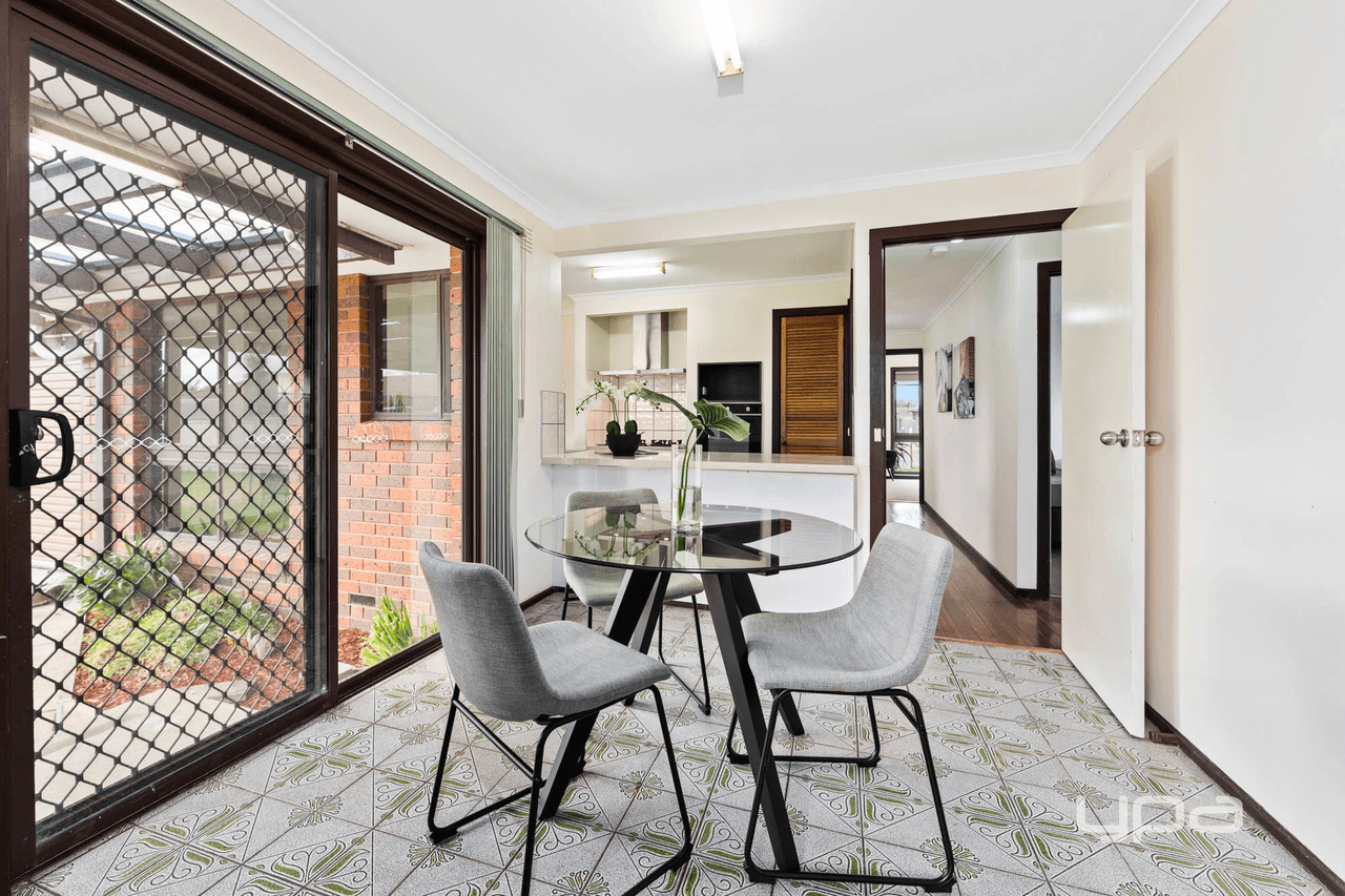 13 Chatham Place, KINGS PARK, VIC 3021