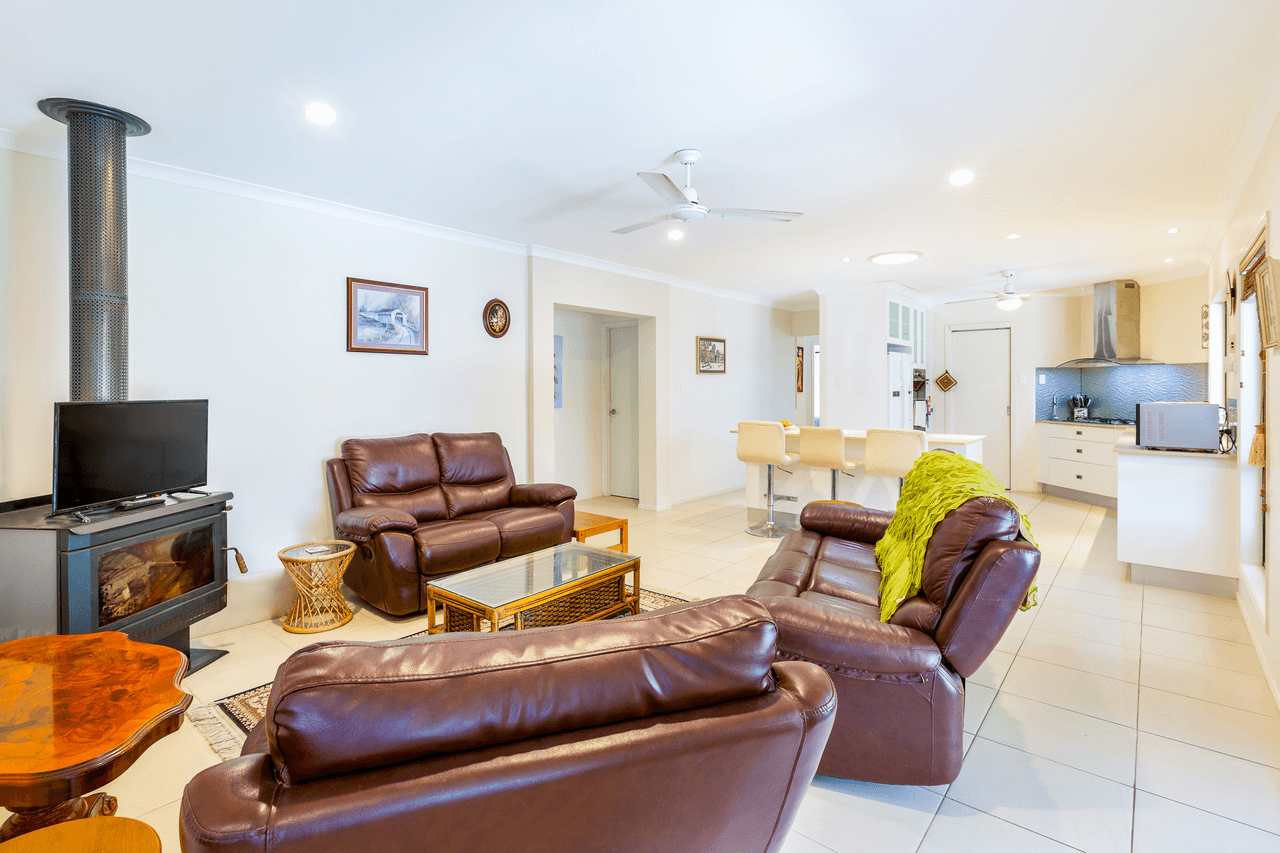 6 Brittany Drive, OXENFORD, QLD 4210