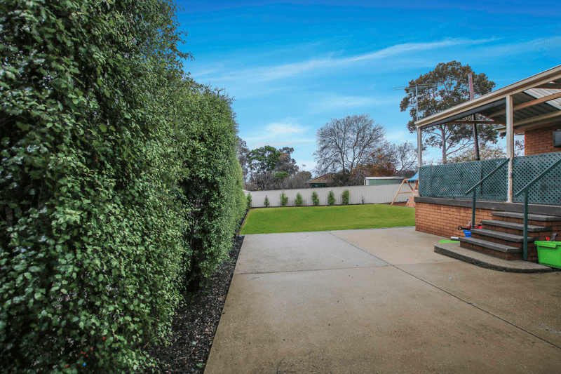 2 Hotham Circuit, THURGOONA, NSW 2640