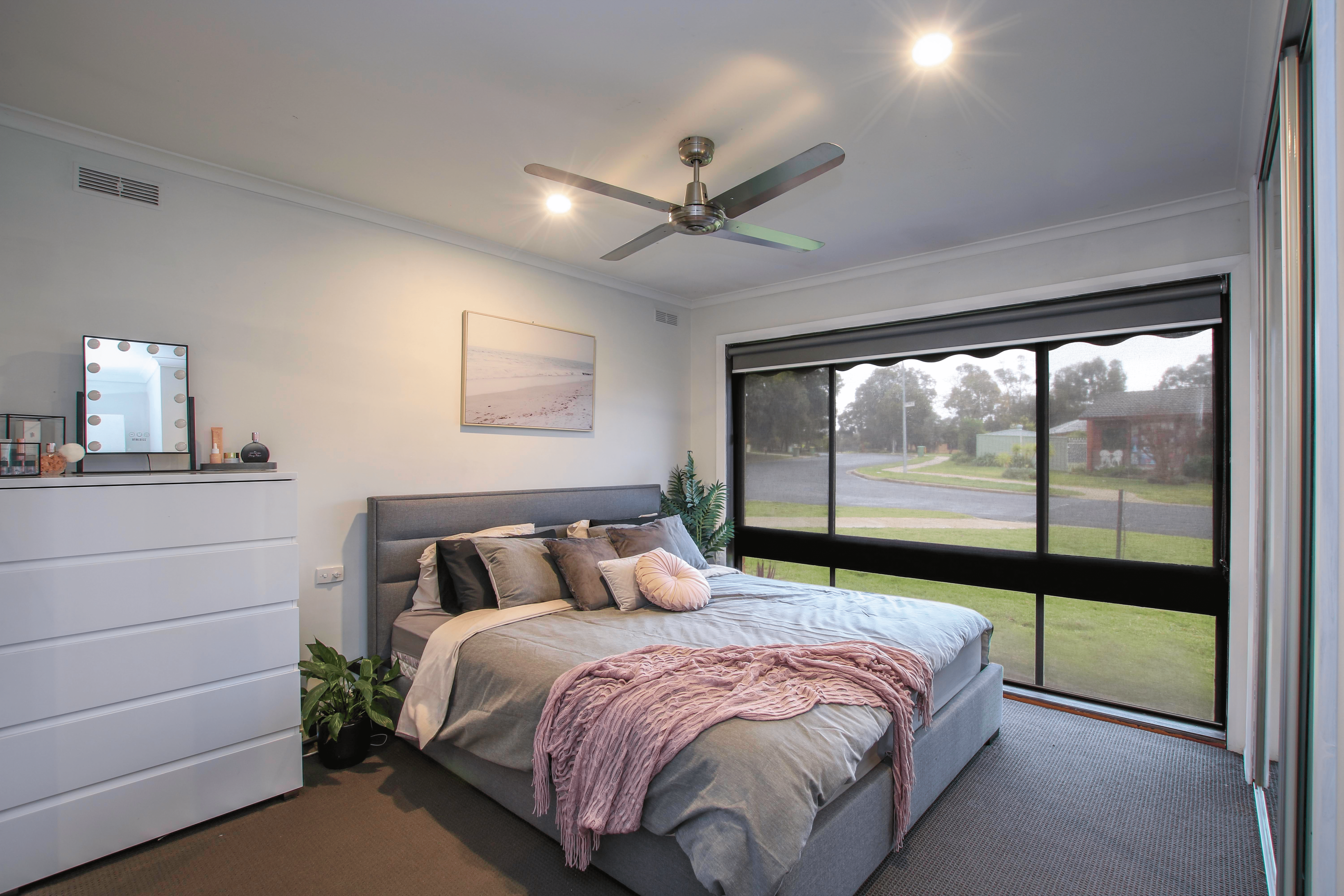 2 Hotham Circuit, THURGOONA, NSW 2640