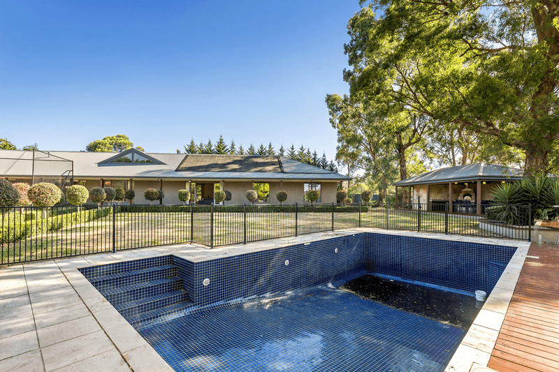 1 Bernarra Court, DONVALE, VIC 3111