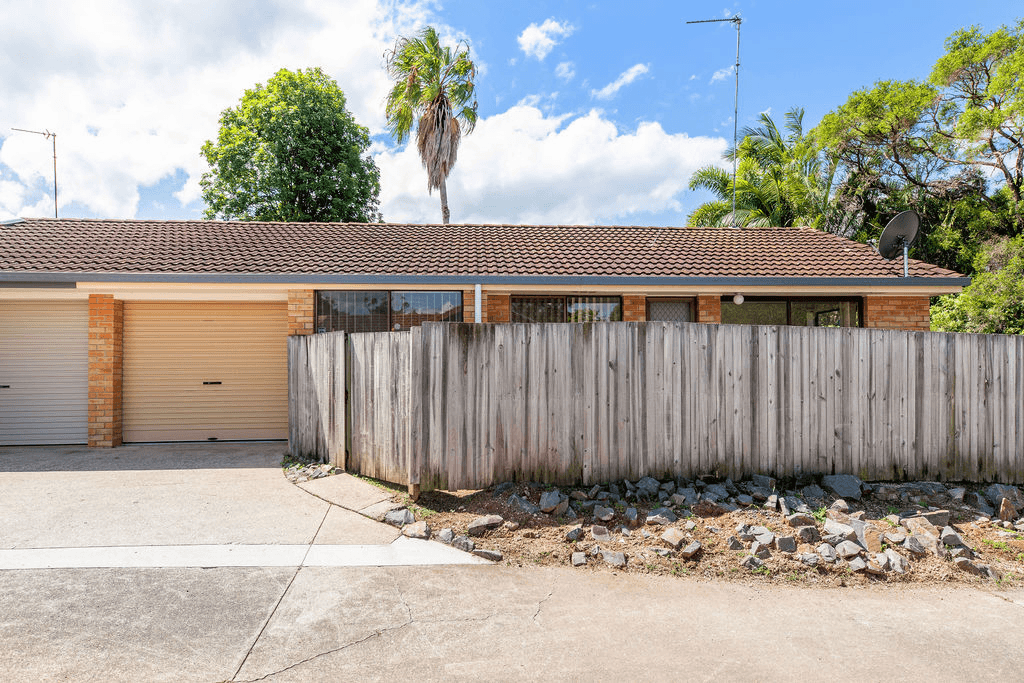 1/8 Botanical Drive, LABRADOR, QLD 4215