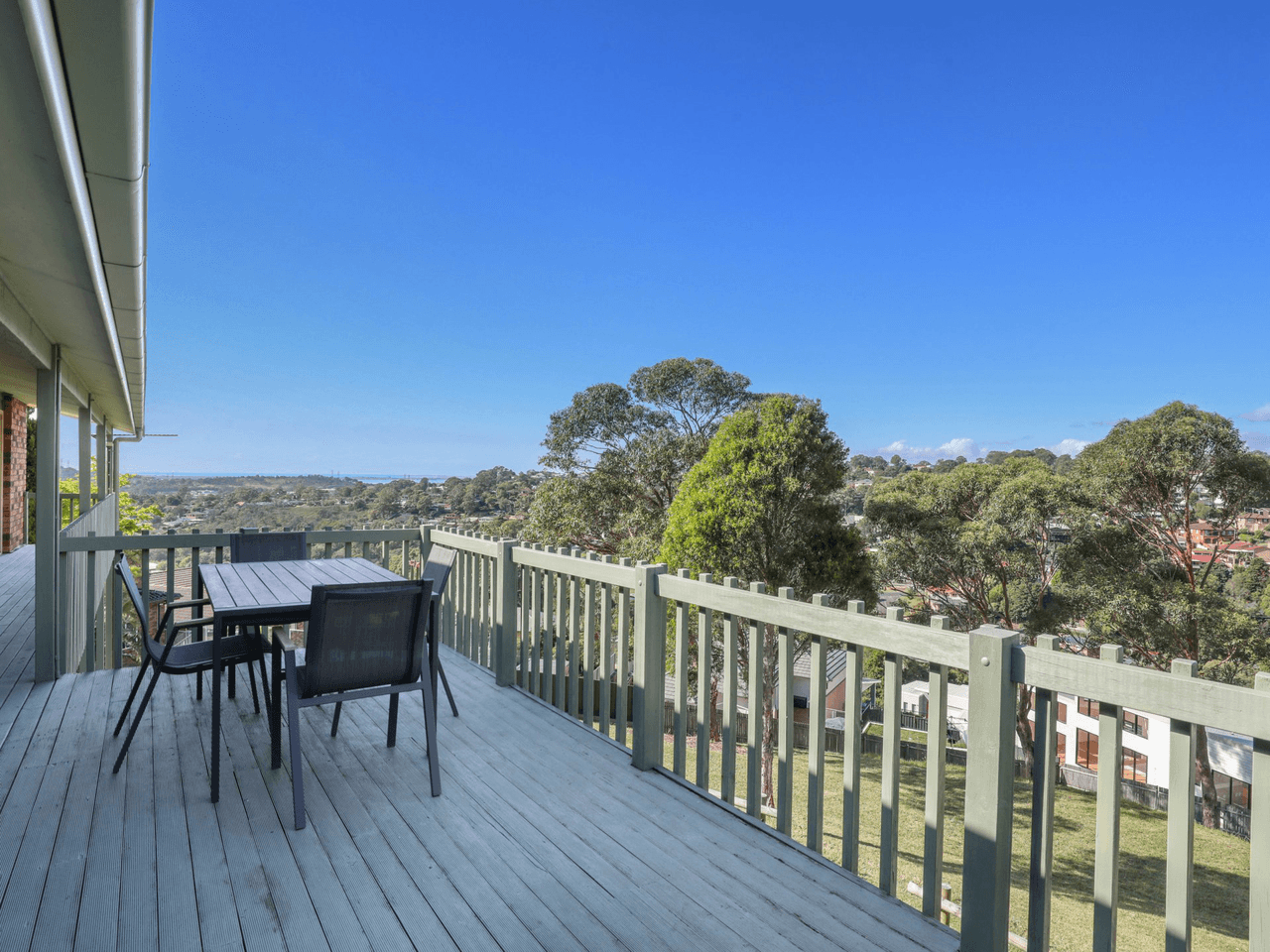 4 Murrogun Crescent, CORDEAUX HEIGHTS, NSW 2526