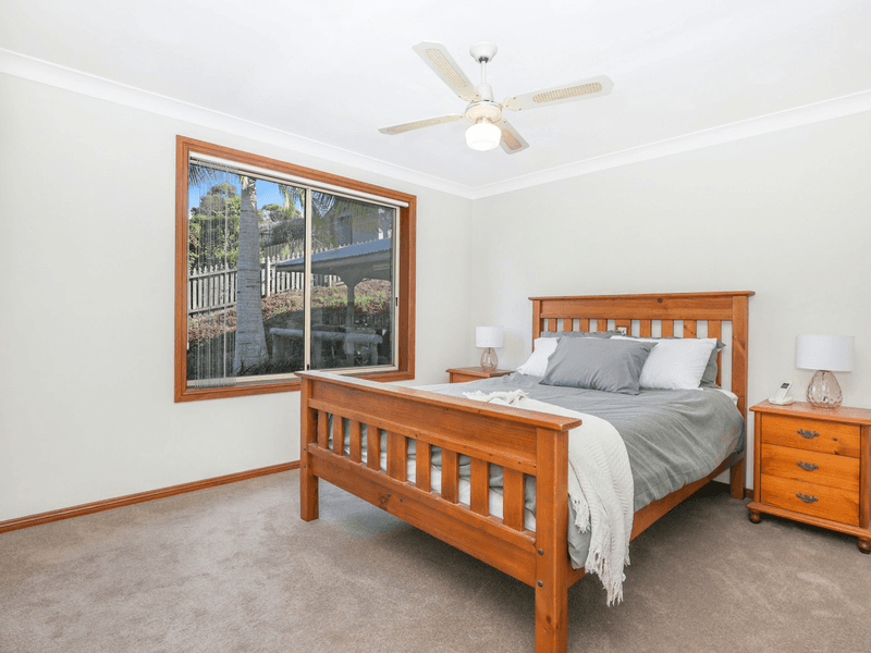 4 Murrogun Crescent, CORDEAUX HEIGHTS, NSW 2526