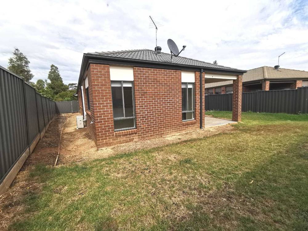 14 Bregman Esplanade, Manor Lakes, VIC 3024