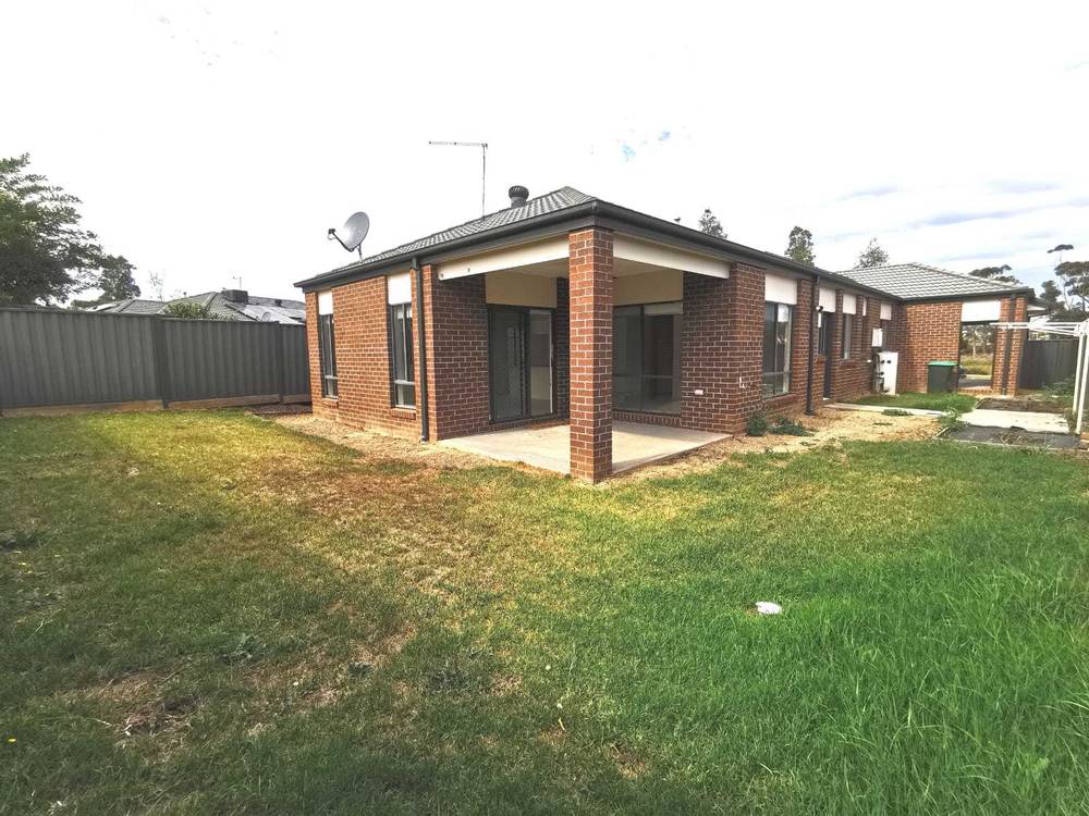 14 Bregman Esplanade, Manor Lakes, VIC 3024