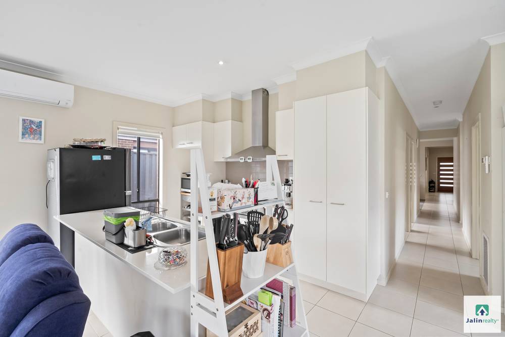 14 Bregman Esplanade, Manor Lakes, VIC 3024