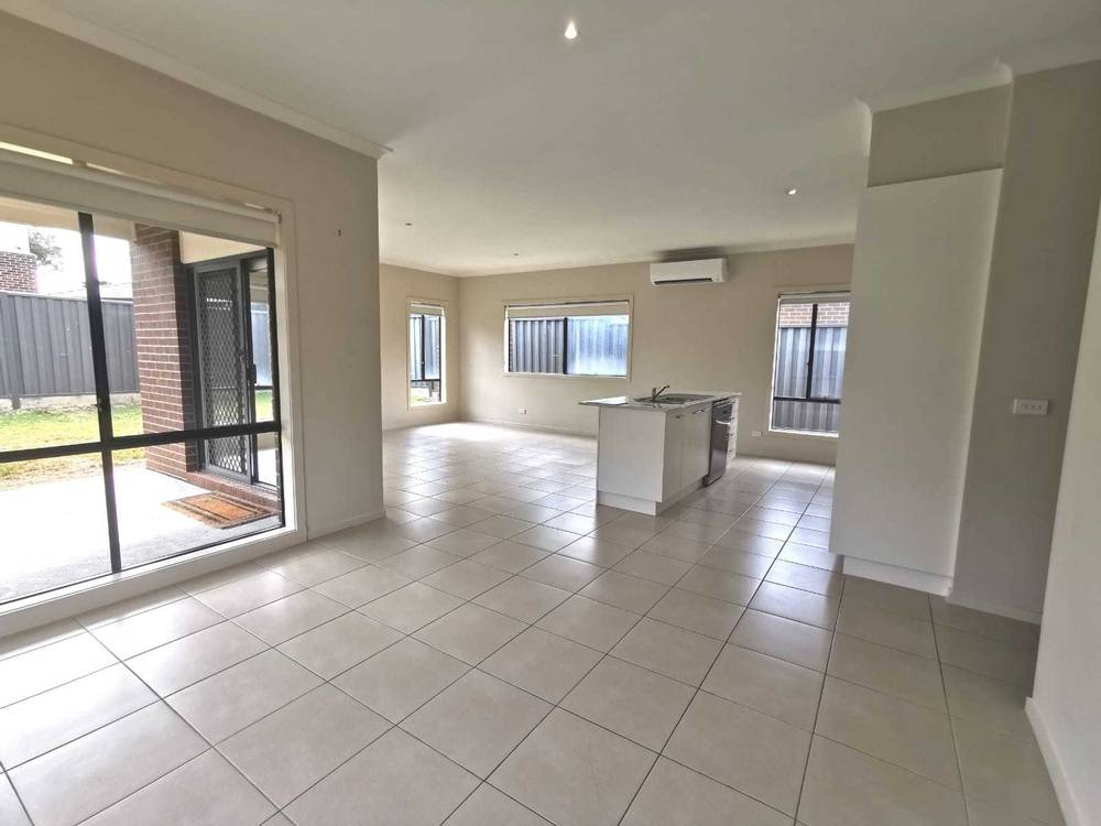 14 Bregman Esplanade, Manor Lakes, VIC 3024