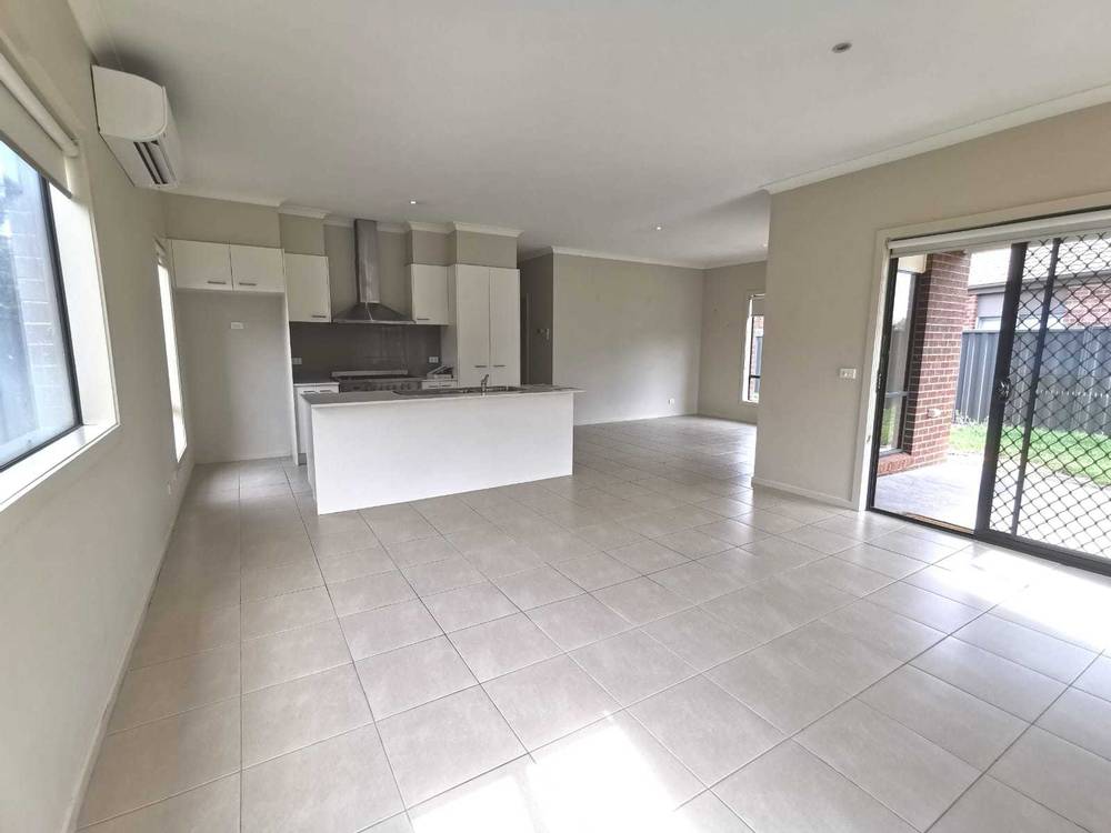 14 Bregman Esplanade, Manor Lakes, VIC 3024