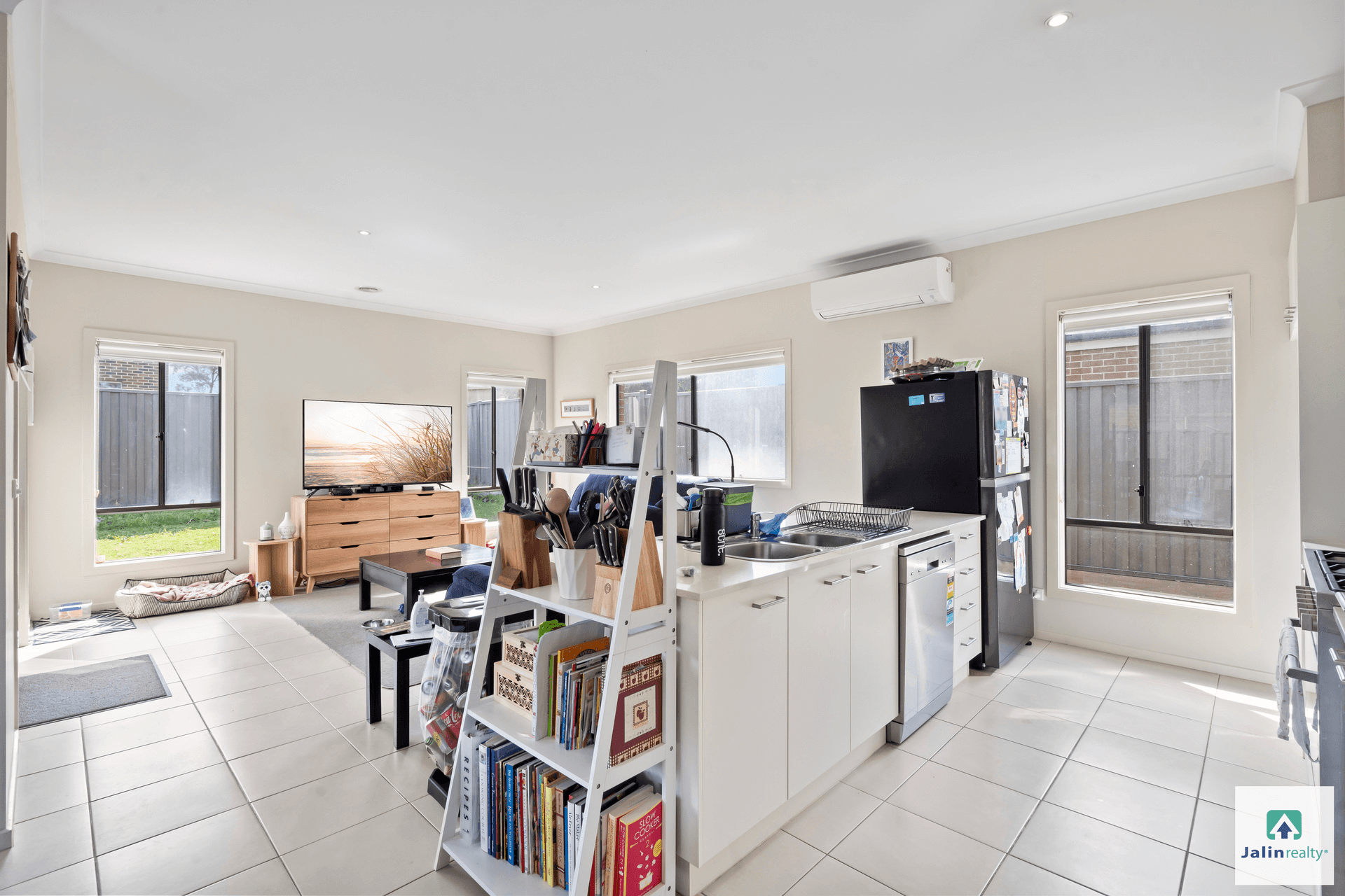 14 Bregman Esplanade, Manor Lakes, VIC 3024