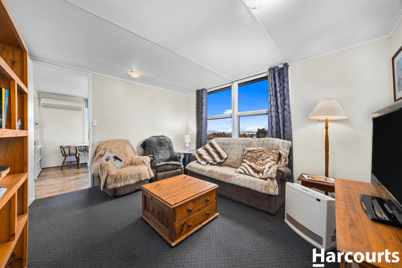 11 Clark Street, DUNALLEY, TAS 7177