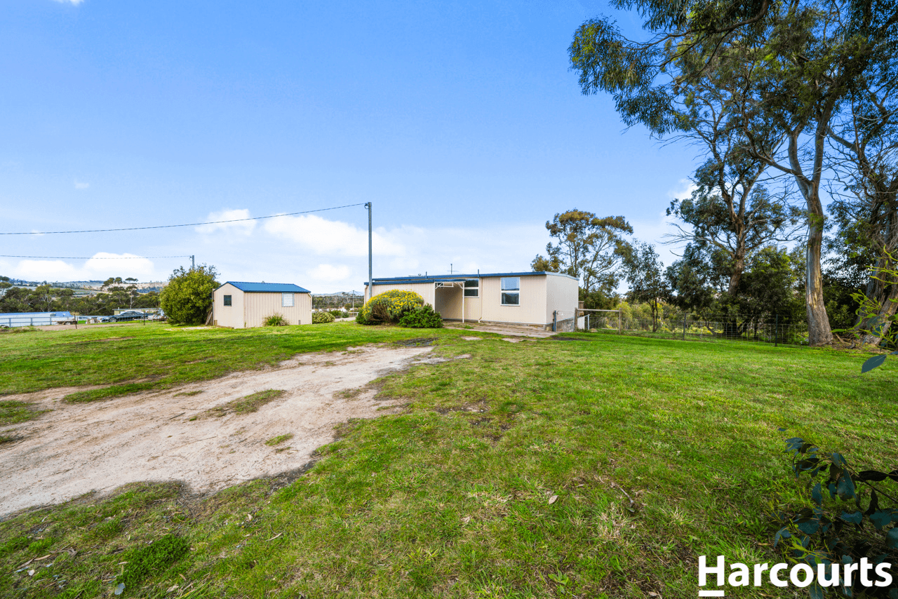 11 Clark Street, DUNALLEY, TAS 7177