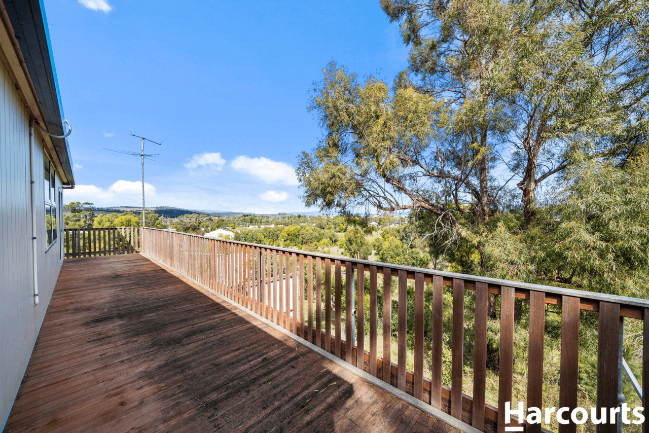 11 Clark Street, DUNALLEY, TAS 7177