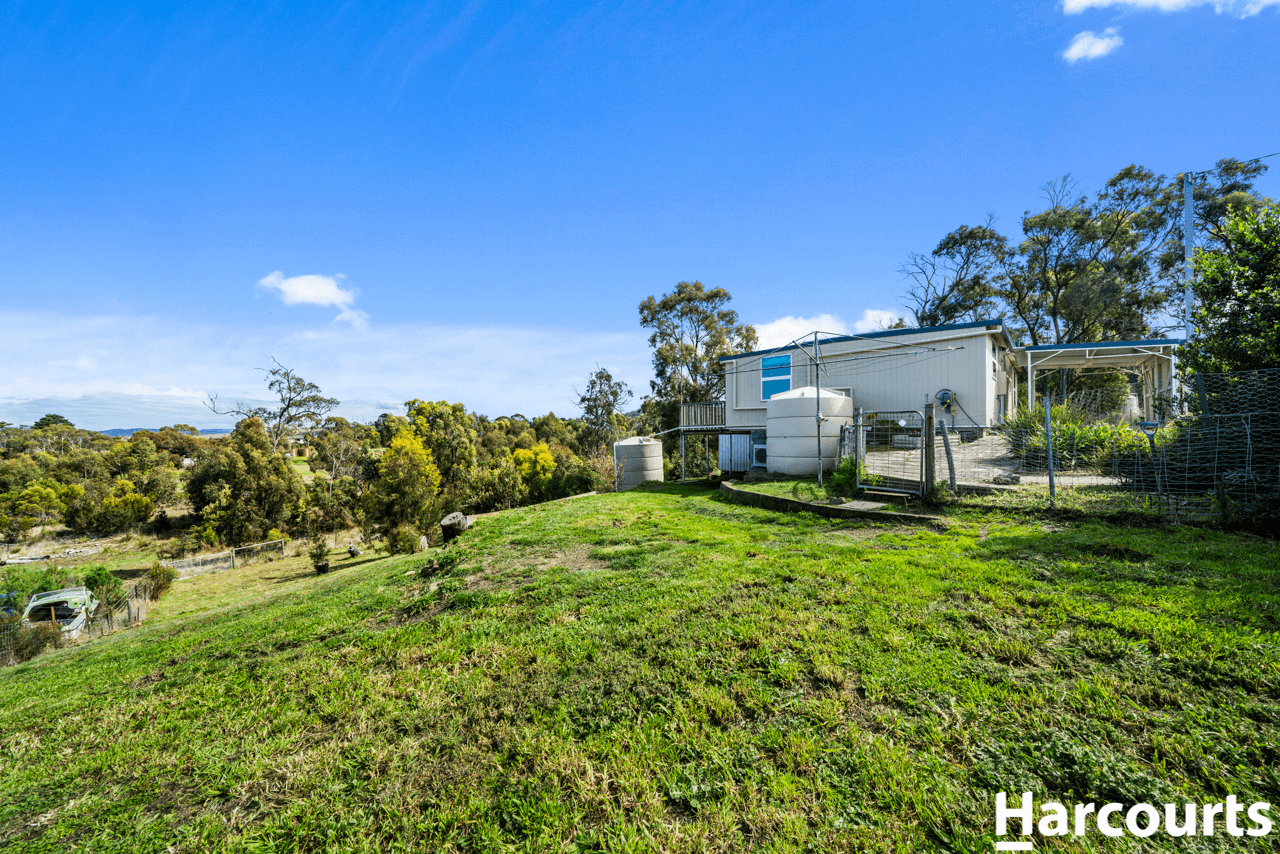 11 Clark Street, DUNALLEY, TAS 7177