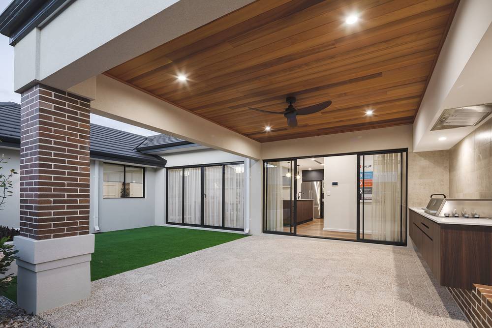 28 Barracoota Loop, LAKELANDS, WA 6180
