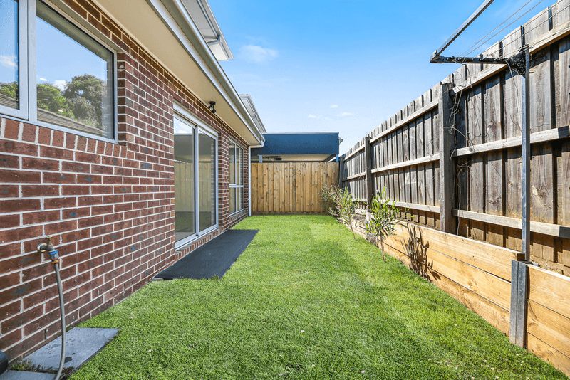 2/11 Sweeney Drive, NARRE WARREN, VIC 3805