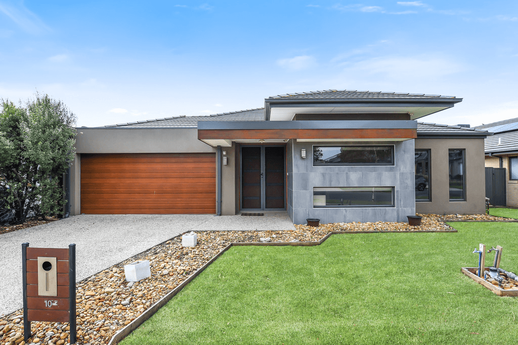 10 Clarence Place, CRANBOURNE EAST, VIC 3977