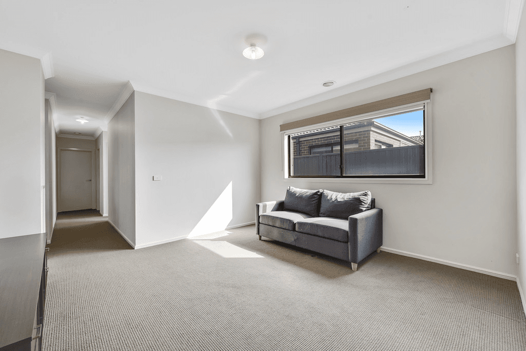 10 Clarence Place, CRANBOURNE EAST, VIC 3977