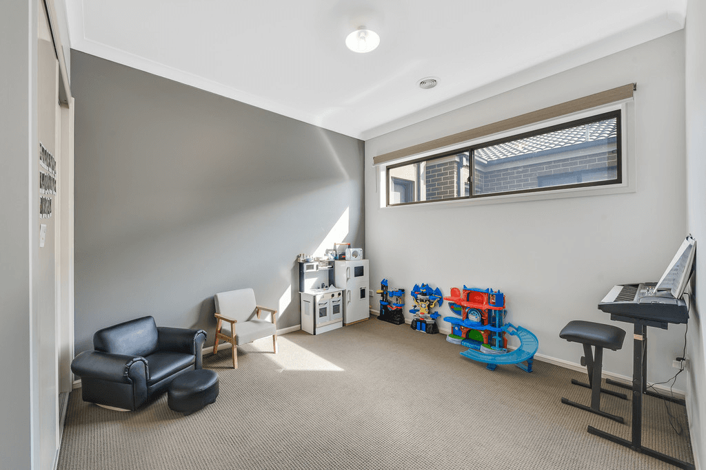 10 Clarence Place, CRANBOURNE EAST, VIC 3977