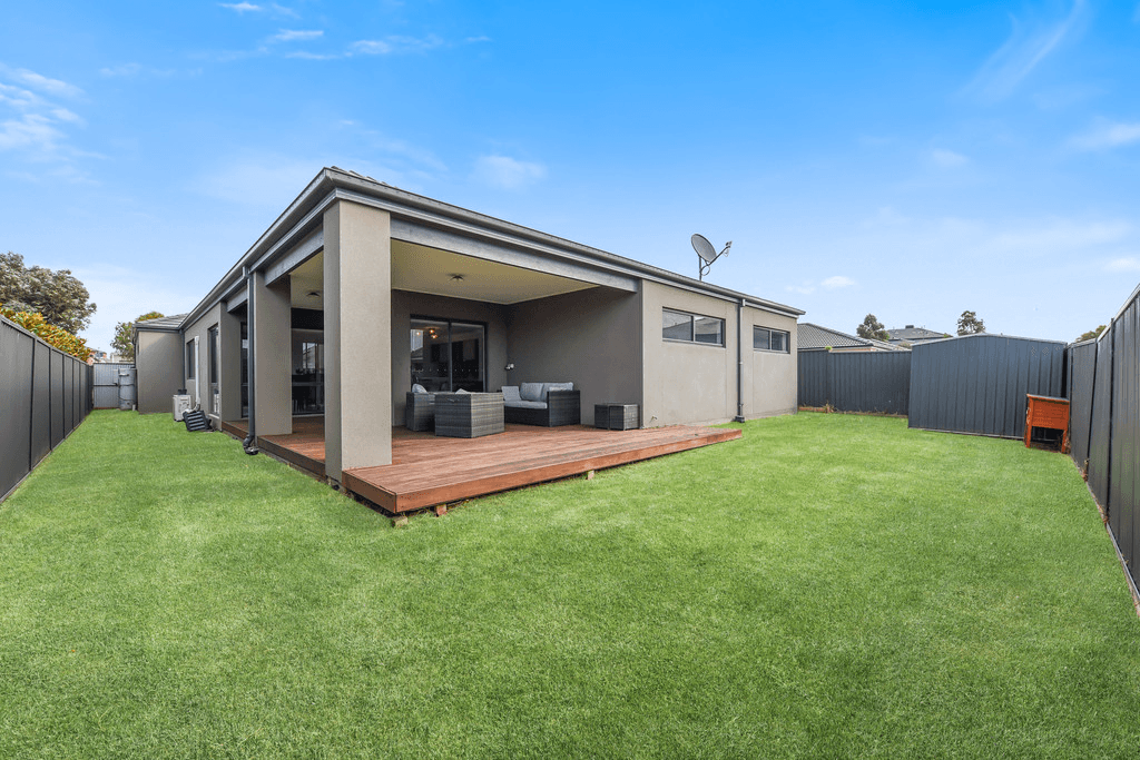 10 Clarence Place, CRANBOURNE EAST, VIC 3977