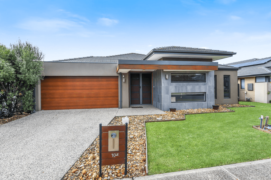 10 Clarence Place, CRANBOURNE EAST, VIC 3977