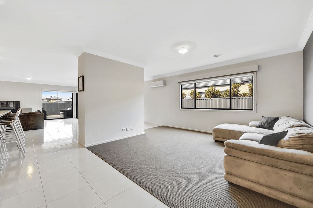 10 Clarence Place, CRANBOURNE EAST, VIC 3977