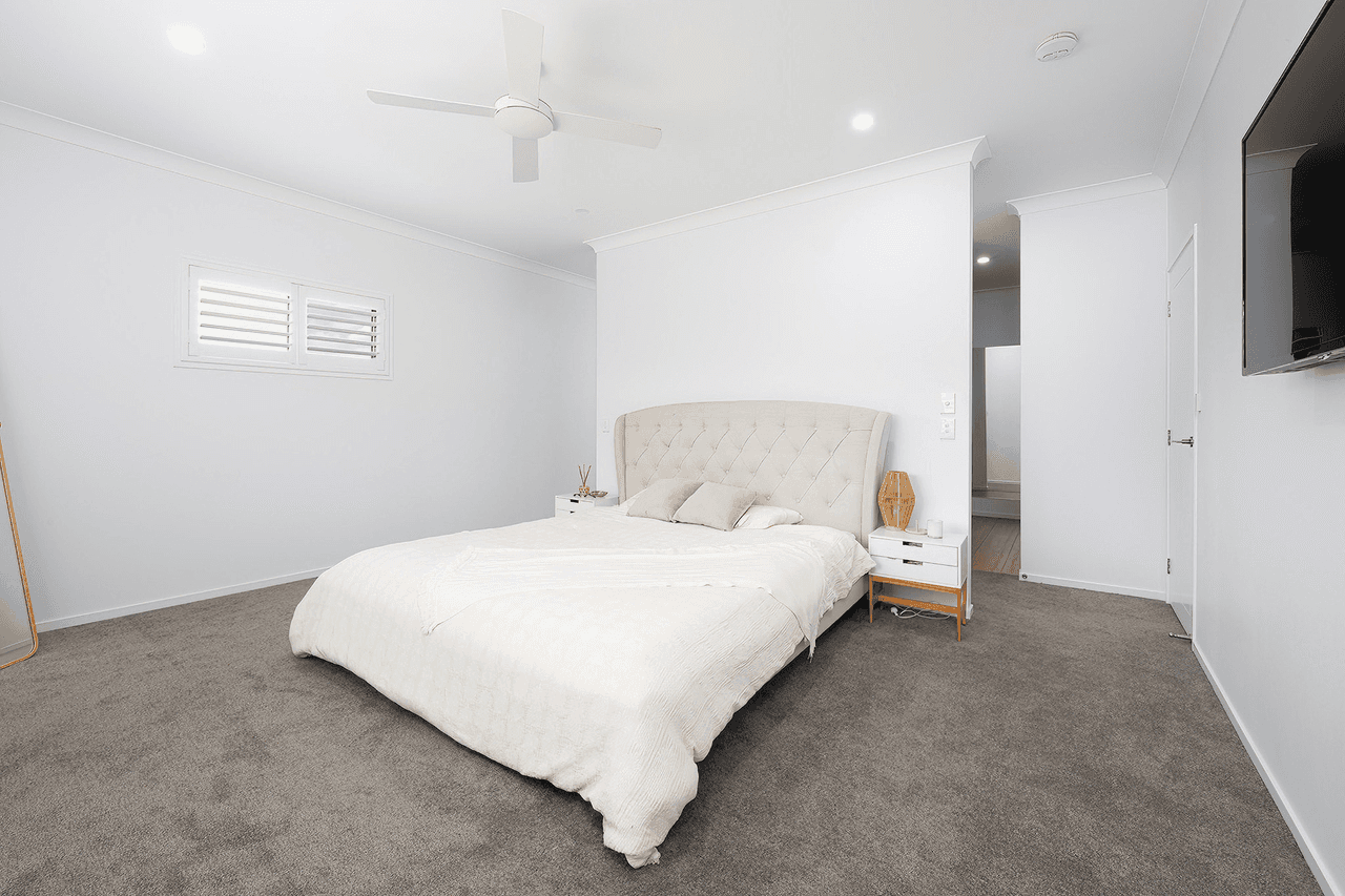 5 Hugh Place, Cashmere, QLD 4500