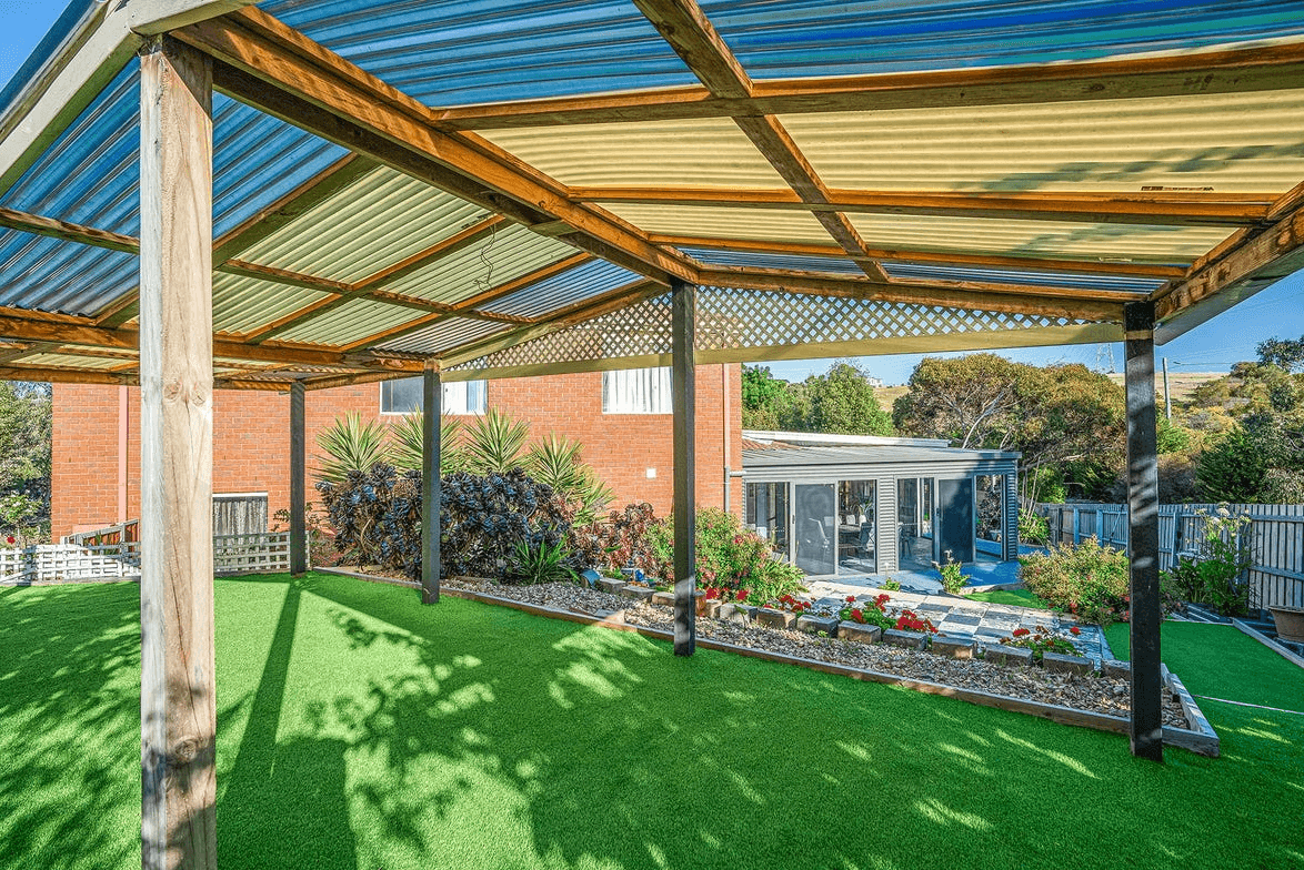 72 James Cook Drive, WANDANA HEIGHTS, VIC 3216