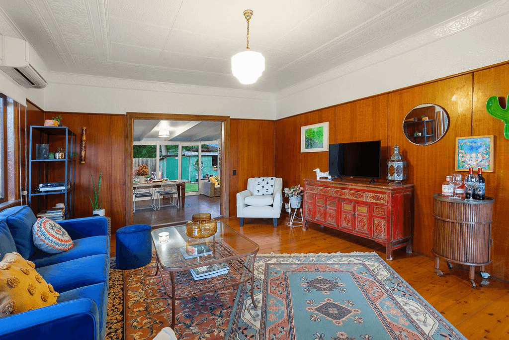 8 King Street, DINMORE, QLD 4303