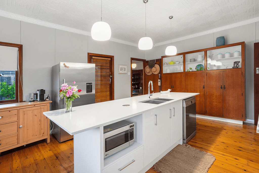 8 King Street, DINMORE, QLD 4303