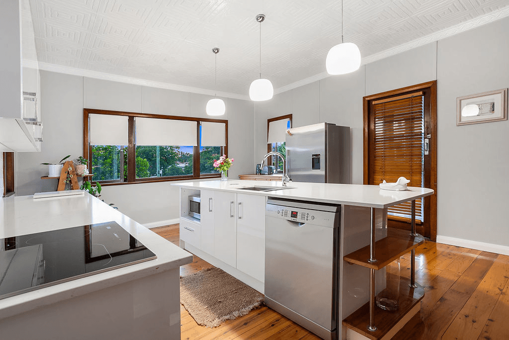 8 King Street, DINMORE, QLD 4303