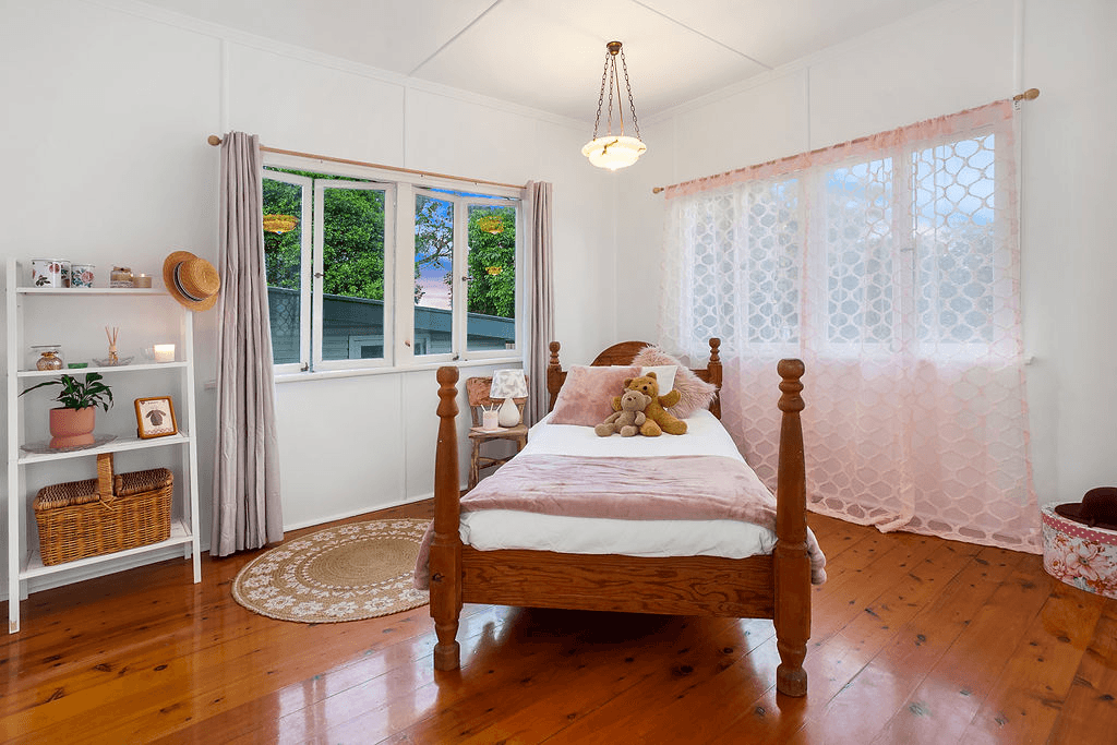 8 King Street, DINMORE, QLD 4303