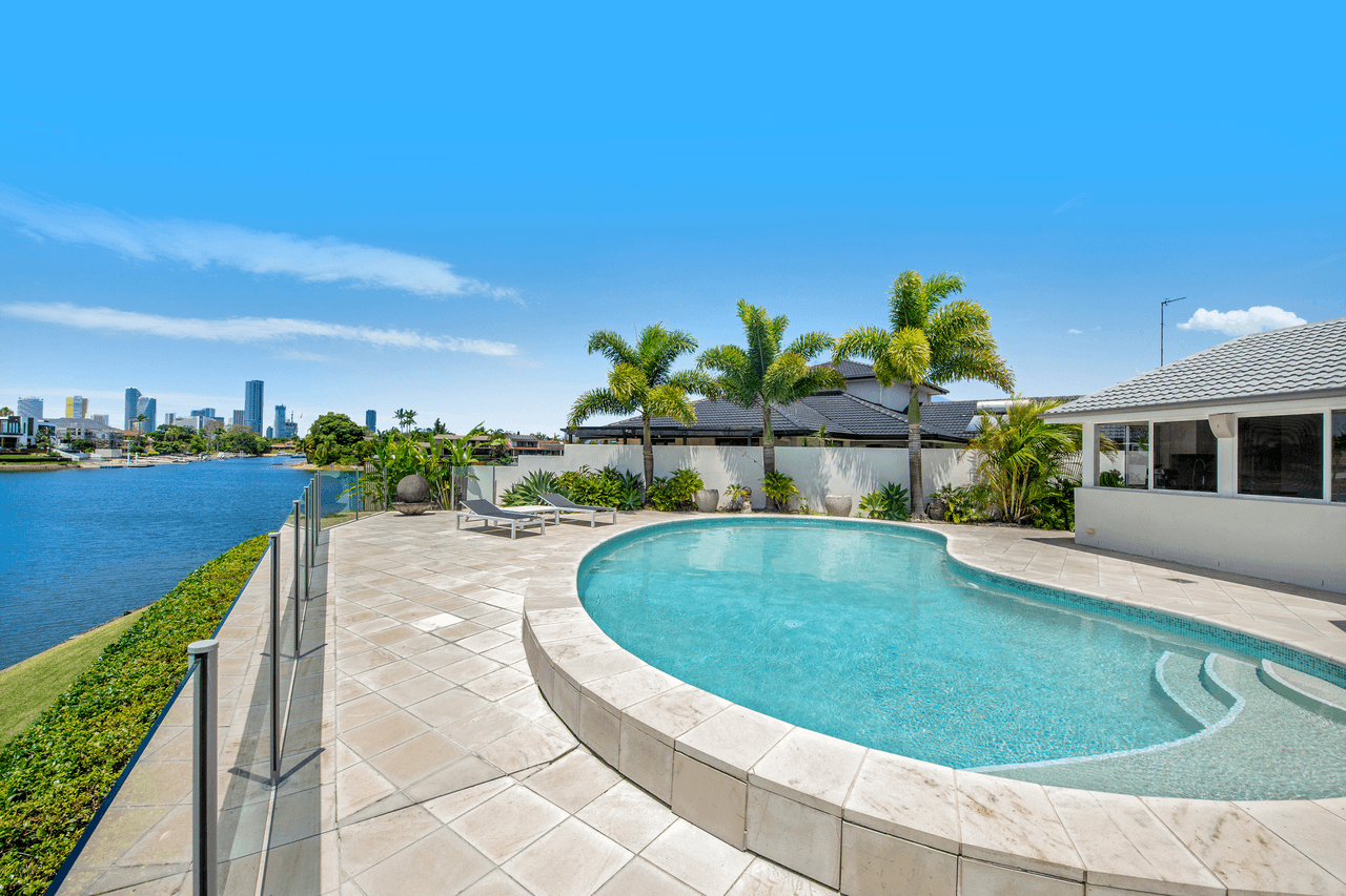 10 Moola Court, BROADBEACH WATERS, QLD 4218