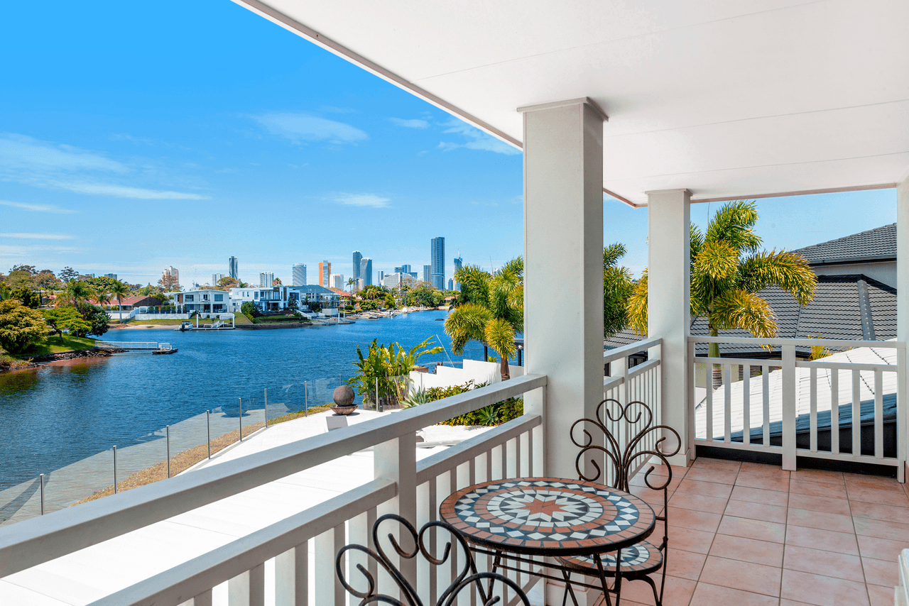 10 Moola Court, BROADBEACH WATERS, QLD 4218