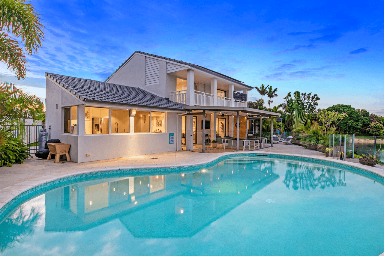 10 Moola Court, BROADBEACH WATERS, QLD 4218