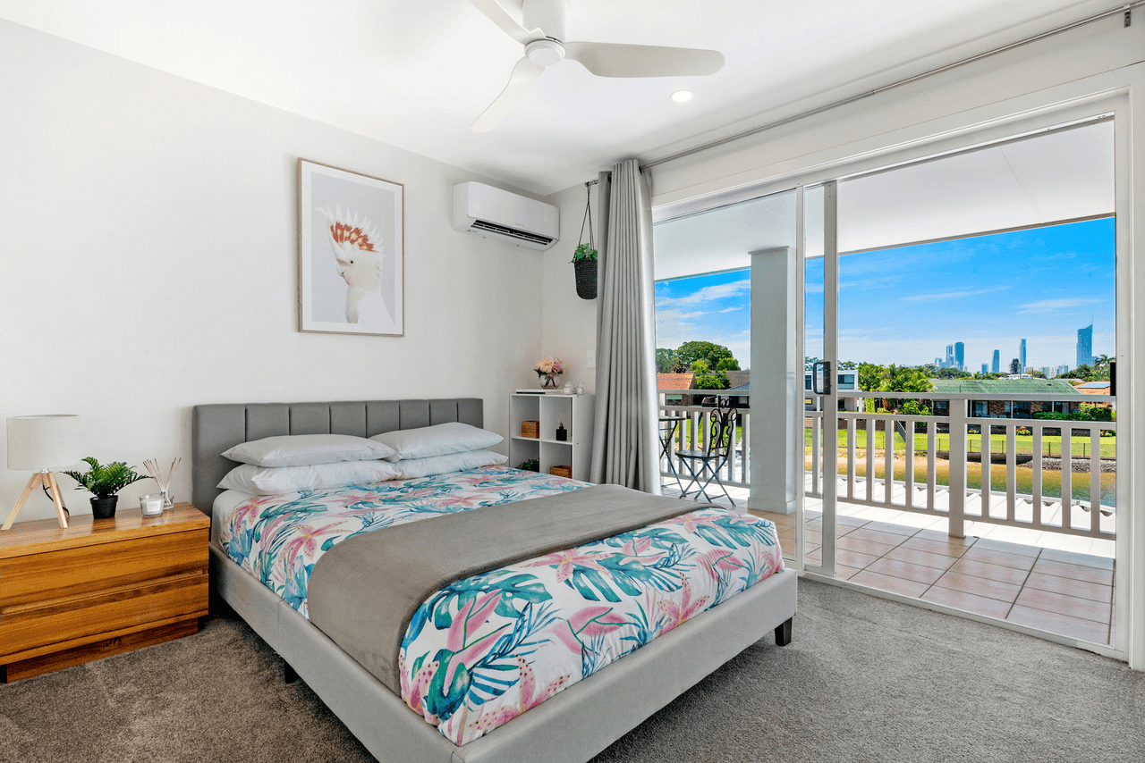 10 Moola Court, BROADBEACH WATERS, QLD 4218