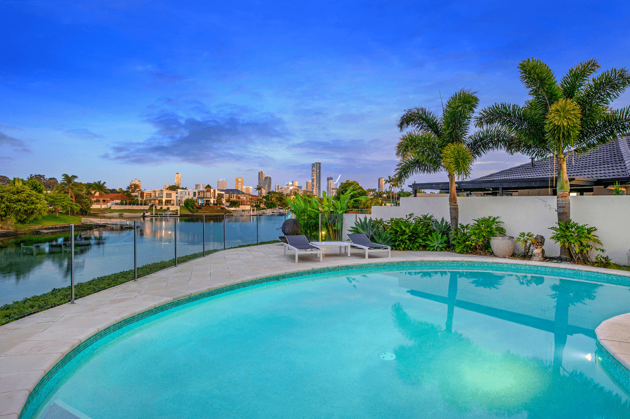 10 Moola Court, BROADBEACH WATERS, QLD 4218