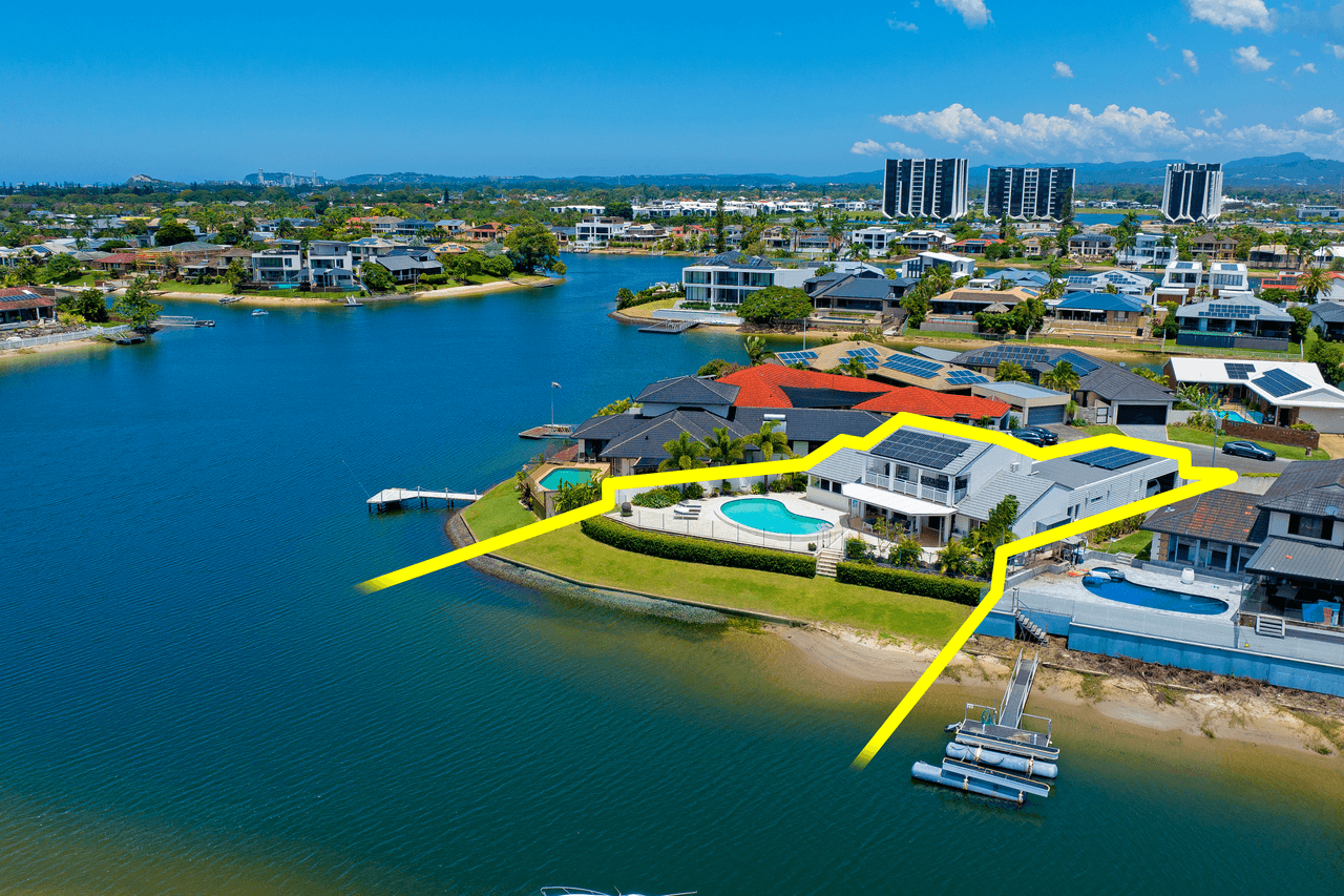 10 Moola Court, BROADBEACH WATERS, QLD 4218