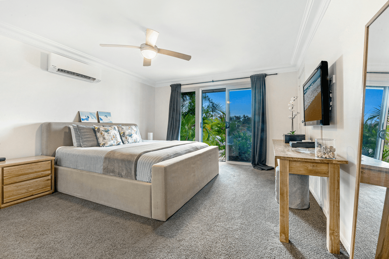 10 Moola Court, BROADBEACH WATERS, QLD 4218