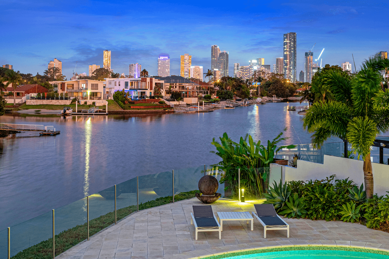 10 Moola Court, BROADBEACH WATERS, QLD 4218