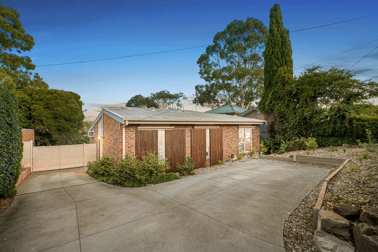 21 Blucher Street, FERNTREE GULLY, VIC 3156